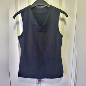 LULULEMON Size 0 Black V-Neck Sleeveless Top